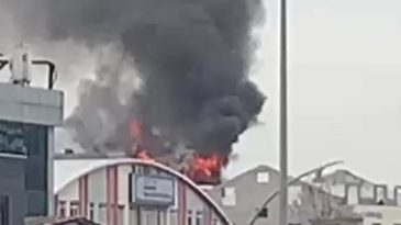 Kentsel dönüşüm çalışmaları kapsamında yıkımı devam eden binada yangın