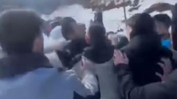 Kartepe’nin zirvesinde kavga: Baba çocuklarının yanında darp edildi