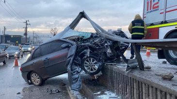 Kocaeli’de korkutan kaza: Sürücü hastaneye kaldırıldı