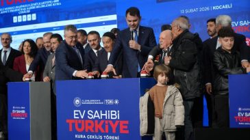 Kocaeli’de 10 bin 340 sosyal konutun kura çekimi Bakan Kurum’un katılımıyla yapıldı