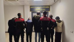 İzmit’te 4 şüphelinin üzerinden yüklü miktarda uyuşturucu çıktı