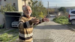 Yaşlı adamı yerlerde sürüklediler, para dolu çantayı gasp ettiler