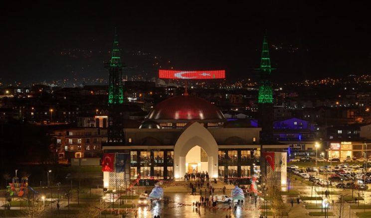 3 bin kişilik cami ilk teravihle hizmete girdi