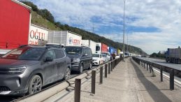 İki tır kazaya karıştı, trafik felç oldu