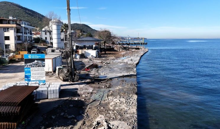 Ulaşlı Sahil şeridi fırtınaya karşı yenileniyor