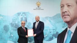 Ak Parti’de ilçe başkanı görevi bıraktı, yeni başkan atandı