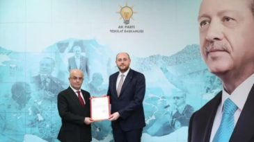 Ak Parti’de ilçe başkanı görevi bıraktı, yeni başkan atandı