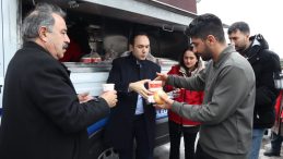 İzmit Belediyesinden Migros depo işçilerinin direnişine destek