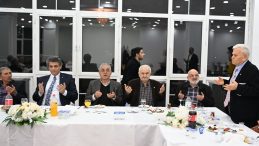Kartepe’de geçmiş dönemlerde belediye başkanlığı yapmış isimler iftarda buluştu