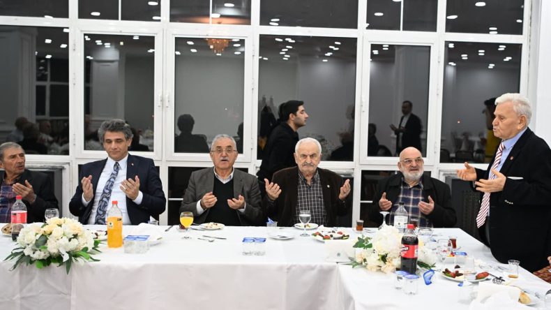 Kartepe’de geçmiş dönemlerde belediye başkanlığı yapmış isimler iftarda buluştu