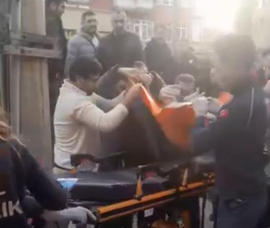 Dükkanının önünde silahlı saldırıya uğradı