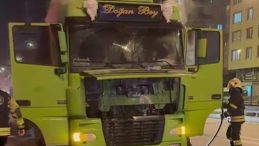 Seyir halindeki tır alev aldı