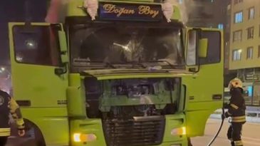 Seyir halindeki tır alev aldı