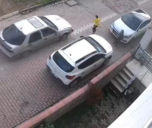 Otomobilin çarptığı 9 yaşındaki çocuk yaralandı