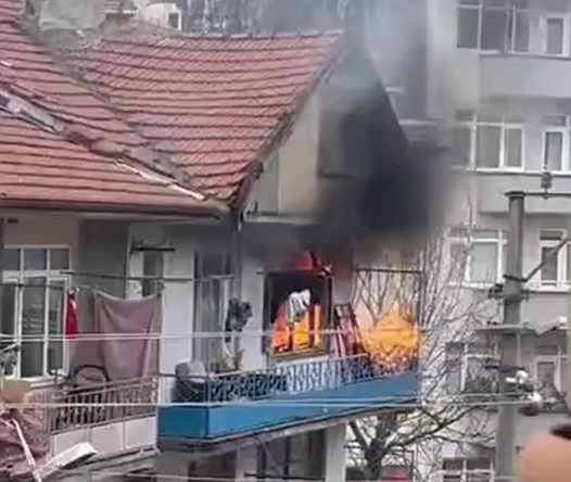 Gölcük’te korkutan yangın: Elektrik kabloları patladı