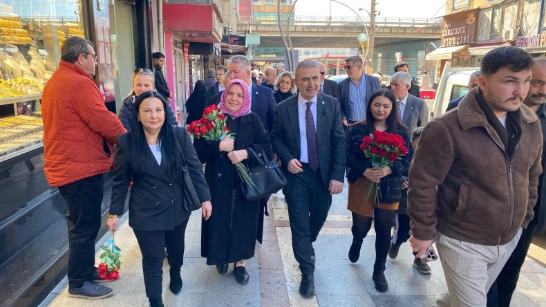 İYİ Parti Körfez’de sahaya indi, esnafı dinledi