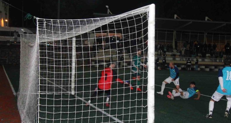 Kocaeli’de rakipleri gol atsın diye yere yatan futbolcuların savunmaları alındı