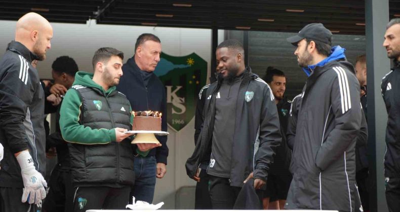 Kocaelispor’da antrenman öncesi sürpriz