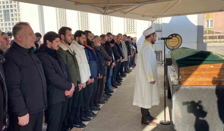 Futbolcu Mesut Özdemir’in babası Kocaeli’de son yolculuğuna uğurlandı