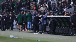 Böyle protesto görülmedi: Selçuk İnan, tüm yedek kulübesini soyunma odasına gönderdi