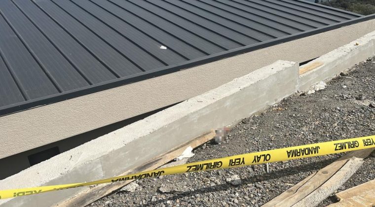 Sohbet ederken 4 metre yükseklikten beton zemine düştü