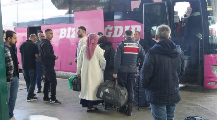 Kocaeli’de otogarda bayram yoğunluğu: Mardin’e biletler tükenme aşamasına geldi