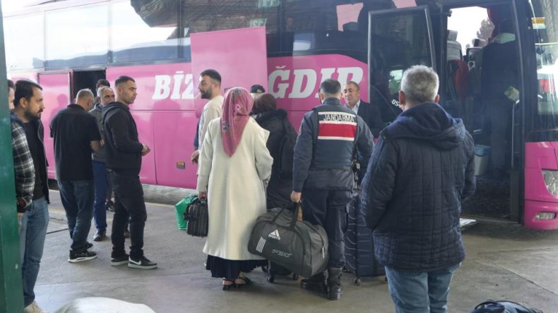 Kocaeli’de otogarda bayram yoğunluğu: Mardin’e biletler tükenme aşamasına geldi