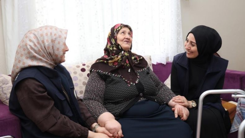 Kartepe’de bayramda gönüllere dokunan ziyaret