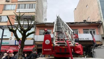 Fırının bacası tutuştu: 3 kişi dumandan etkilendi