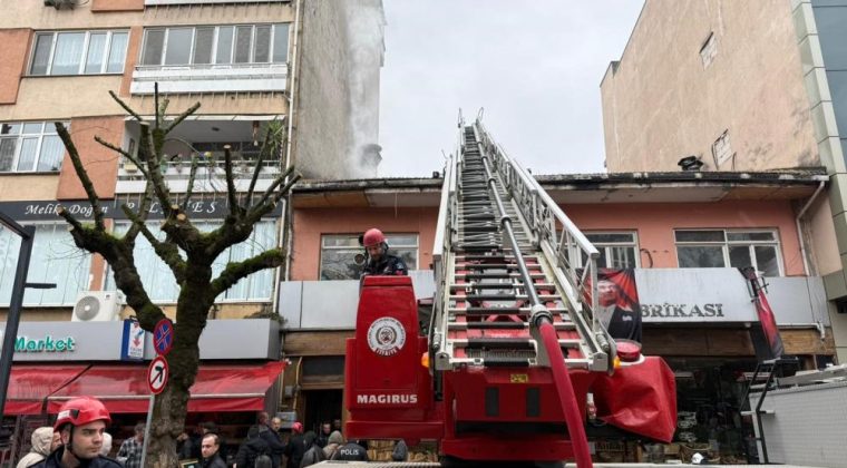 Fırının bacası tutuştu: 3 kişi dumandan etkilendi