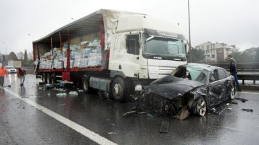 TEM Otoyolu Kocaeli geçişinde 6 araç kazaya karıştı: Yaralılar var