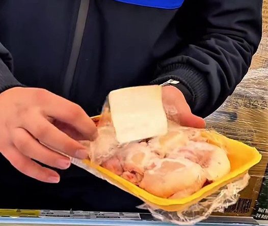 Market raflarında tarihi geçmiş tavuk ve içecek alarmı