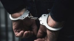 Kalpazan seyyar darphaneye çevirdiği kiralık araçta yakalandı