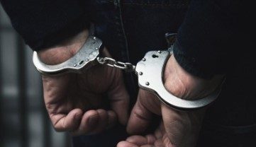 Kalpazan seyyar darphaneye çevirdiği kiralık araçta yakalandı