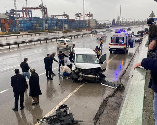 Kocaeli’de zincirleme kaza: 3 yaralı