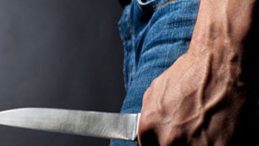 17 yaşındaki çocuk markette çıkan kavgada bıçaklandı