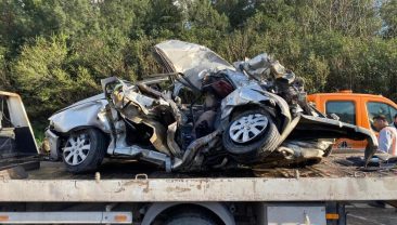 Otomobil devrilen tır dorsesinin altında kaldı: Karı-koca hayatını kaybetti