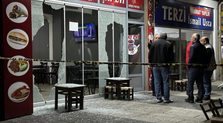 Çay ocağına kurşun yağdırdı: Yaralı var
