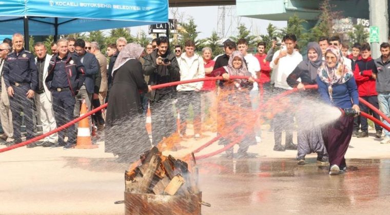Kırsalda yangına ilk müdahale kadınlardan