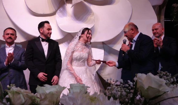 Nikah töreni siyaset camiasını bir araya getirdi