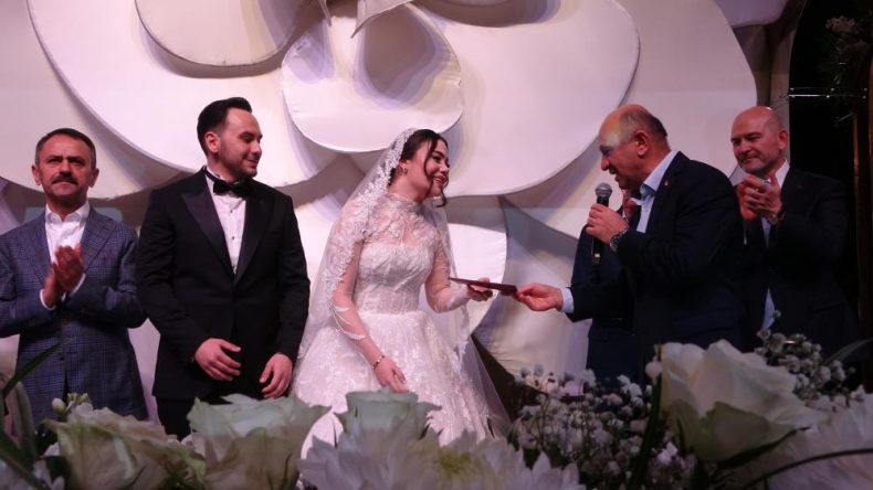 Nikah töreni siyaset camiasını bir araya getirdi
