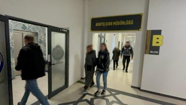 Evden 70 bin liralık ziynet hırsızlığı yapan 2 kadın tutuklandı