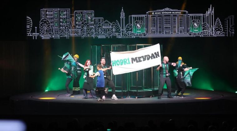 Kocaelispor’un 60. yılında “Efsane Forma” tiyatro oyunu sahnelendi