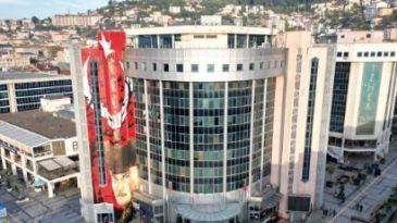 Muhalefetten İzmit Belediyesi’ne; “İzmit’e kim çivi çaktıysa teşekkür ederiz”