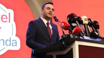 Başkan Özlü 7. yıl hizmet toplantısında konuştu: “Yeniden dirilişin şafağını gözlüyoruz”