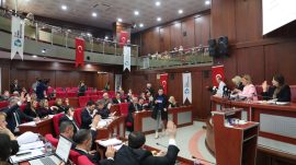 İzmit Belediyesi Meclisi’nde görev dağılımı yapıldı