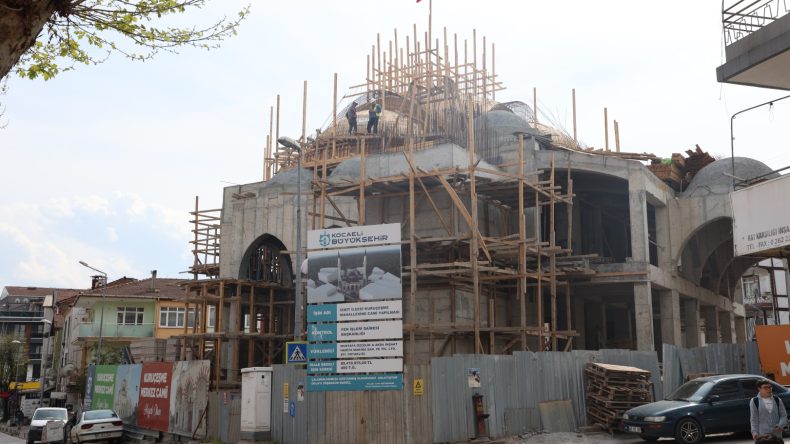 Kuruçeşme Merkez Camii ortaya çıkıyor