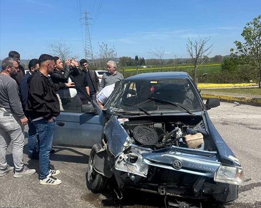 Otomobil ile otobüs çarpıştı: Yaralı var