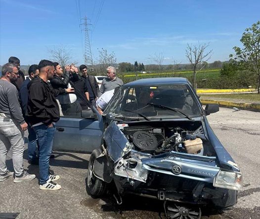 Otomobil ile otobüs çarpıştı: Yaralı var