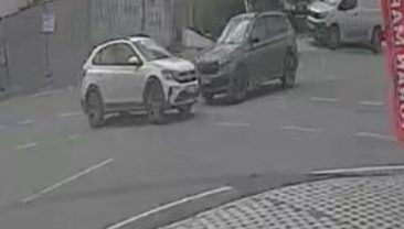 Çarpışan araçlardan biri takla attı, 7 kişi yaralandı